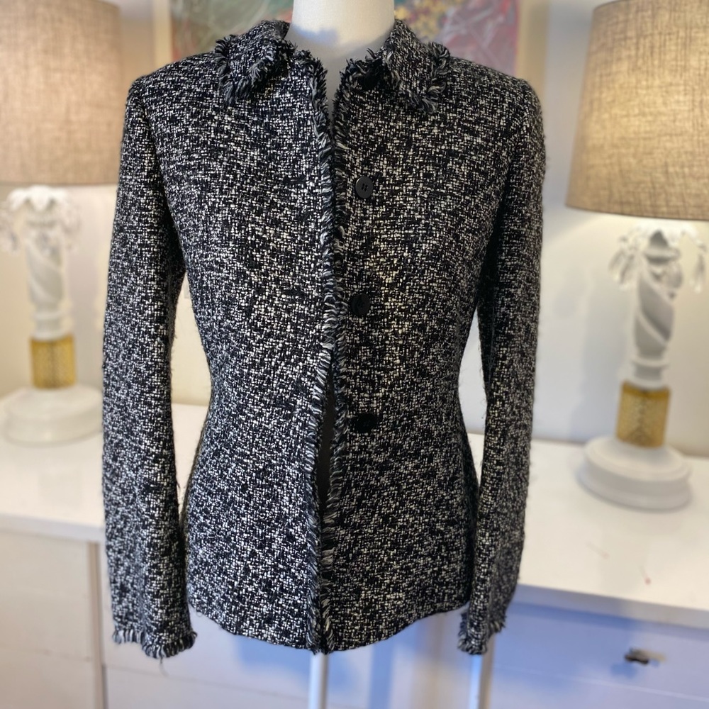 Tahair pre owned blazer, size 4, black and white